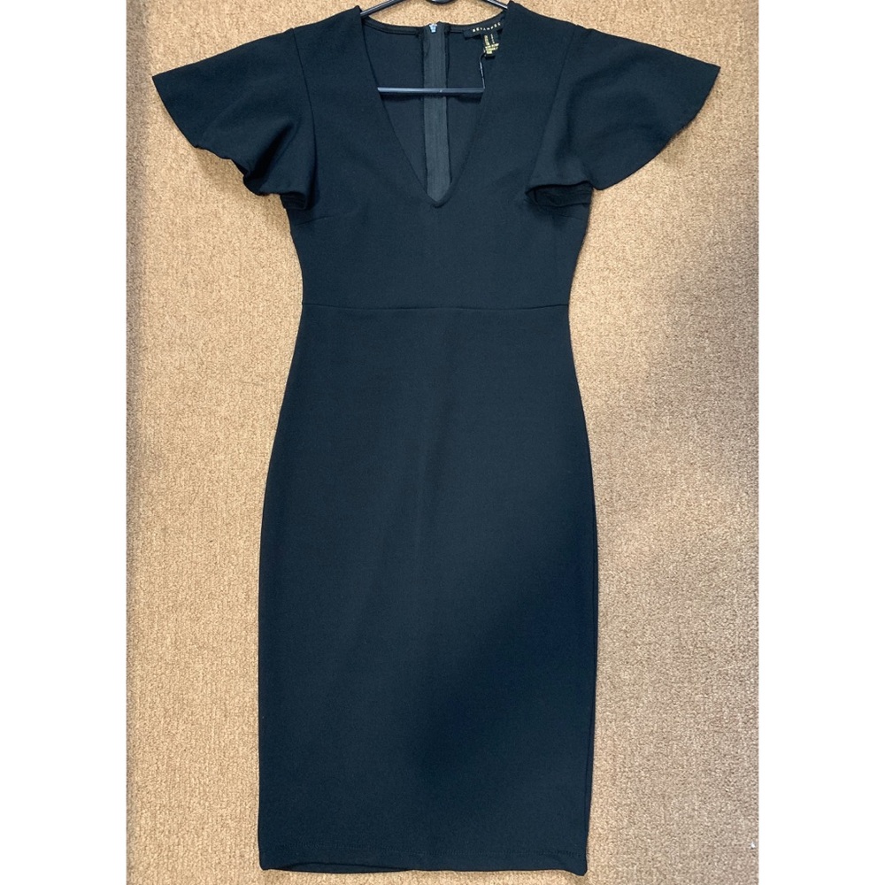 Cute Black V-neck ruffled sleeve bodycon dress